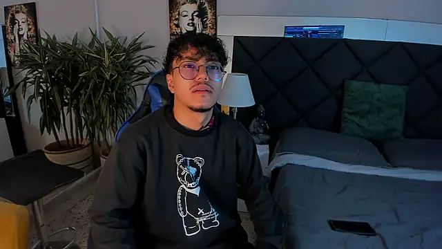 Snapshot of kai_storn chatting on 02/21/26, 11:34 kai storn online show from 02/21/26, 11:34