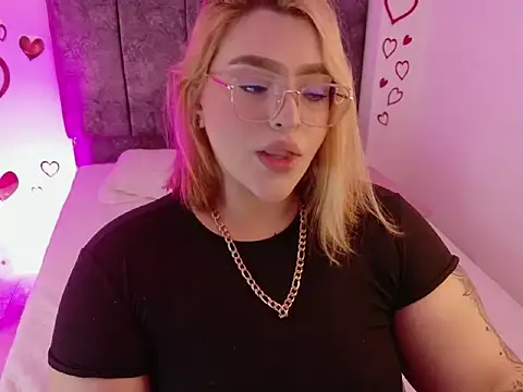 Snapshot of missevans chatting on 02/16/26, 07:01 missevans online show from 02/16/26, 07:01