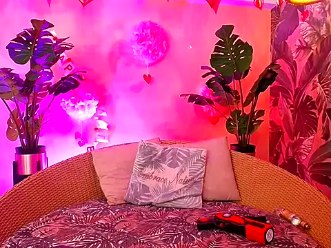 Snapshot of Kitty_madness chatting on 02/14/26, 01:22 Kitty madness online show from 02/14/26, 01:22