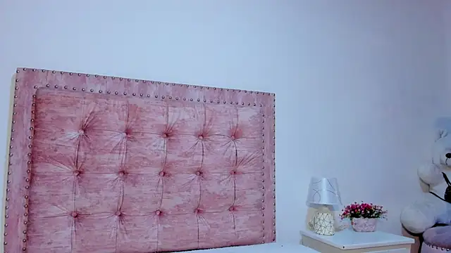 Jennifer Lee  online show from 02/04/26, 10:05