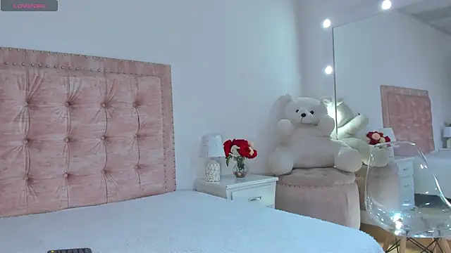 Jennifer Lee  online show from 04/11/26, 08:01