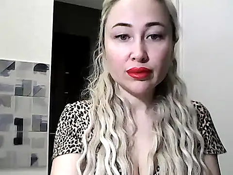 Snapshot of NanaGold2992 chatting on 02/23/26, 04:36 NanaGold2992 online show from 02/23/26, 04:36