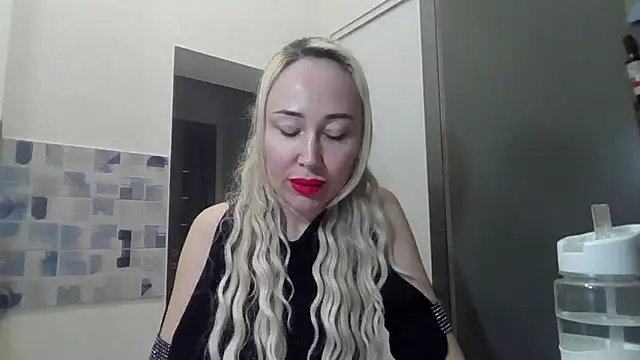 Snapshot of NanaGold2992 chatting on 03/02/26, 03:29 NanaGold2992 online show from 03/02/26, 03:29