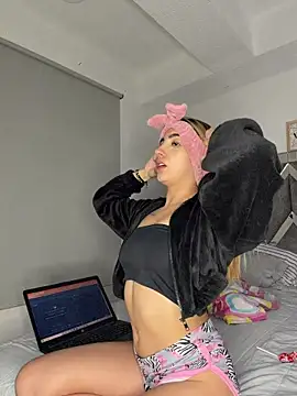 Snapshot of KimCollinss chatting on 02/13/26, 01:38 KimCollinss online show from 02/13/26, 01:38