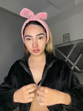 Snapshot of KimCollinss chatting on 02/06/26, 03:57 KimCollinss online show from 02/06/26, 03:57