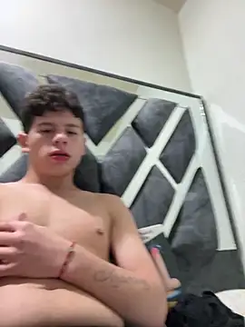 Snapshot of Andy12912 chatting on 02/14/26, 06:41 Andy12912 online show from 02/14/26, 06:41