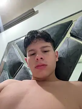 Snapshot of Andy12912 chatting on 01/31/26, 07:56 Andy12912 online show from 01/31/26, 07:56