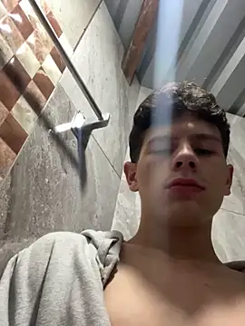 Snapshot of Andy12912 chatting on 02/13/26, 04:45 Andy12912 online show from 02/13/26, 04:45