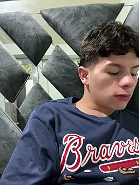 Snapshot of Andy12912 chatting on 02/04/26, 03:51 Andy12912 online show from 02/04/26, 03:51