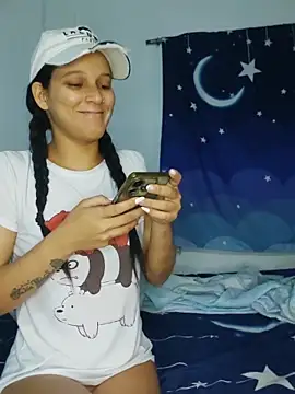 Snapshot of Perla_and_Maikol chatting on 02/21/26, 02:57 Perla and Maikol online show from 02/21/26, 02:57