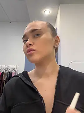 Snapshot of MonicaWestt chatting on 02/21/26, 09:22 MonicaWestt online show from 02/21/26, 09:22