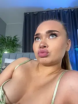 Snapshot of MonicaWestt chatting on 02/02/26, 08:13 MonicaWestt online show from 02/02/26, 08:13