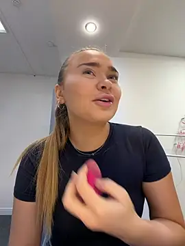 MonicaWestt online show from 04/19/26, 06:36