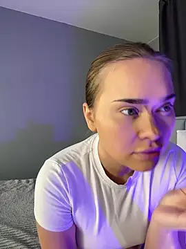 Snapshot of MonicaWestt chatting on 02/19/26, 06:43 MonicaWestt online show from 02/19/26, 06:43