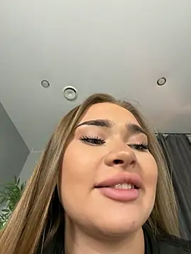 MonicaWestt online show from 05/01/26, 07:46
