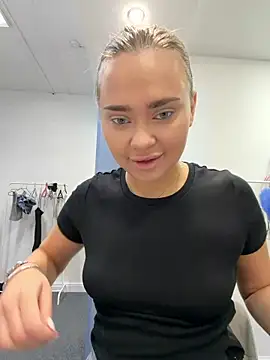 MonicaWestt online show from 04/04/26, 10:22