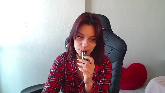 Eva Avea online show from 03/18/26, 07:44