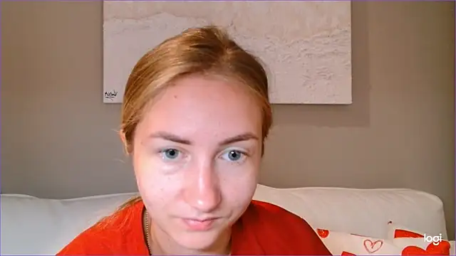 Snapshot of BluueSilk chatting on 10/15/25, 06:44 BluueSilk online show from 10/15/25, 06:44