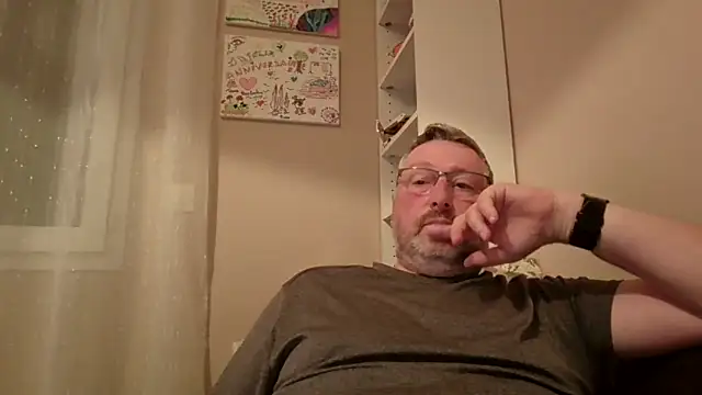 doudou310 online show from 03/25/26, 04:23