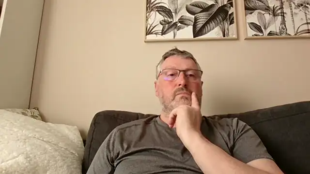 doudou310 online show from 04/11/26, 07:45