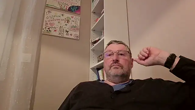 Snapshot of doudou310 chatting on 02/13/26, 04:23 doudou310 online show from 02/13/26, 04:23