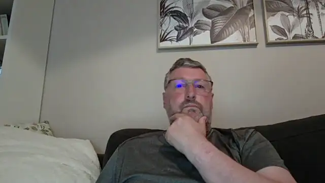 doudou310 online show from 04/11/26, 03:47