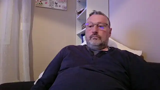 doudou310 online show from 04/15/26, 03:56