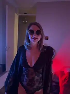 Snapshot of hottogetherNL chatting on 02/24/26, 10:32 hottogetherNL online show from 02/24/26, 10:32