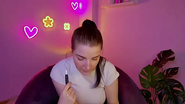 Snapshot of AliceChanel chatting on 05/21/26, 03:59 AliceChanel online show from 05/21/26, 03:59