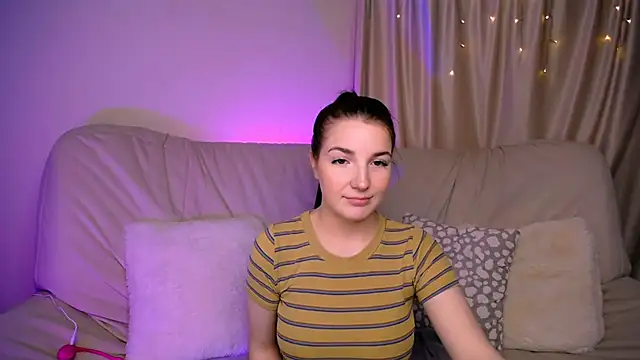 Snapshot of AliceChanel chatting on 05/23/26, 04:11 AliceChanel online show from 05/23/26, 04:11