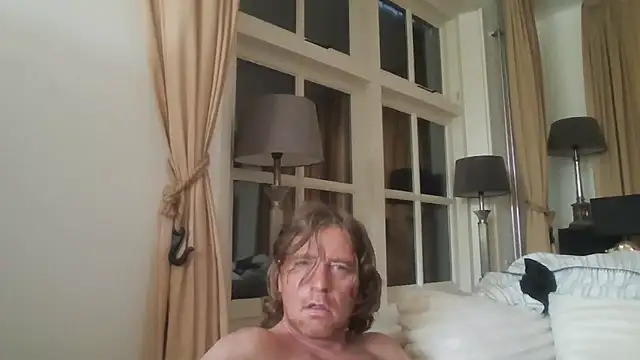 Snapshot of sebsterz chatting on 07/10/26, 10:59 sebsterz online show from 07/10/26, 10:59