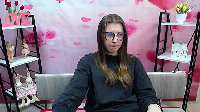 LilianaShine online show from 04/18/26, 04:59