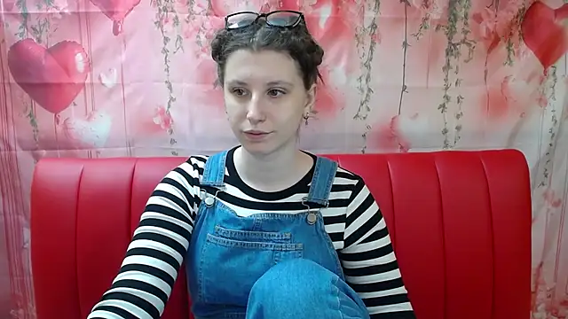 LilianaShine online show from 04/07/26, 05:09