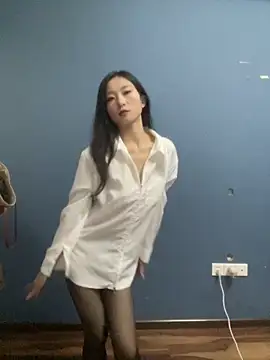 XiaoGui10 online show from 05/16/26, 02:49