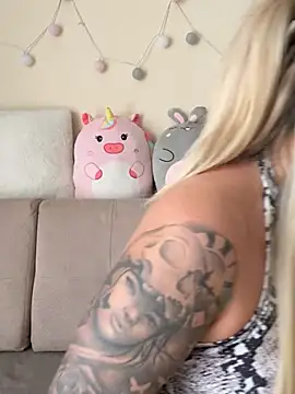 sexybatwomen33 online show from 03/03/26, 11:39