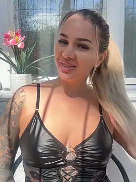 sexybatwomen33 online show from 04/08/26, 11:55