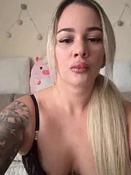 sexybatwomen33 online show from 02/15/26, 12:59