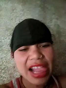 Sunali Bendre online show from 04/17/26, 01:08