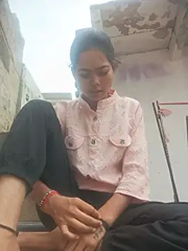 Snapshot of Sunali_Bendre chatting on 07/20/26, 04:53 Sunali Bendre online show from 07/20/26, 04:53