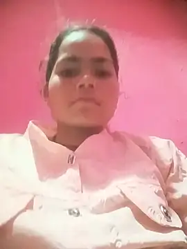 Snapshot of Sunali_Bendre chatting on 07/19/26, 04:26 Sunali Bendre online show from 07/19/26, 04:26