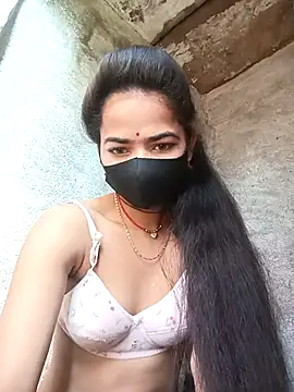 Sunali Bendre online show from 03/05/26, 03:14