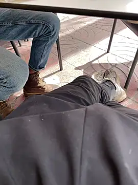 Snapshot of sifoubba91 chatting on 04/13/26, 01:37 sifoubba91 online show from 04/13/26, 01:37