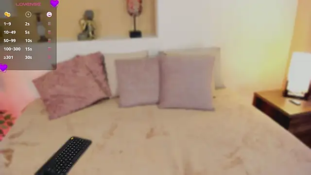 Snapshot of xiomara_cortes chatting on 02/06/26, 07:32 xiomara cortes online show from 02/06/26, 07:32