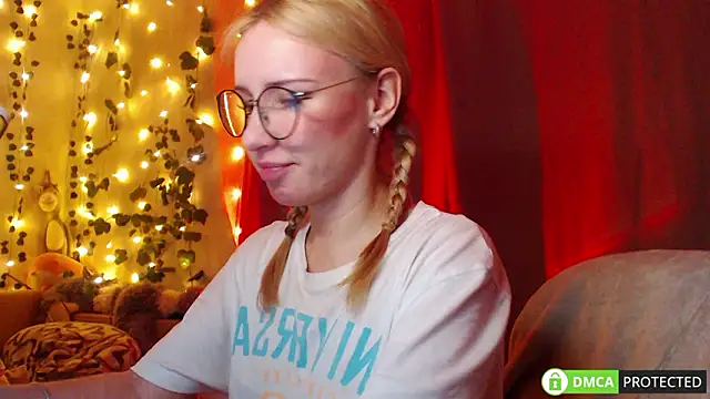 Mia  Jensen online show from 03/27/26, 07:04