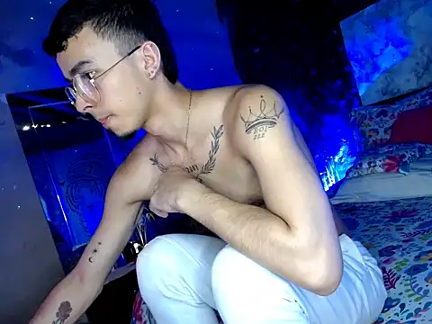 Snapshot of THE_PERFECT_COUPLE_12 chatting on 02/18/26, 04:14 THE PERFECT COUPLE 12 online show from 02/18/26, 04:14