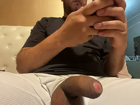 latinocalientehot online show from 06/16/26, 06:41