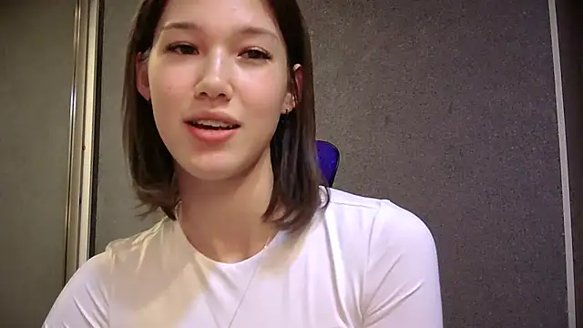 Snapshot of lilXdomiii chatting on 04/25/26, 01:52 lilXdomiii online show from 04/25/26, 01:52