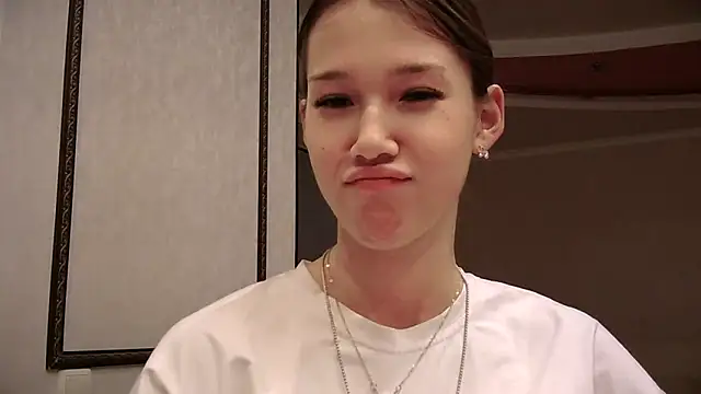 Snapshot of lilXdomiii chatting on 05/31/26, 04:13 lilXdomiii online show from 05/31/26, 04:13