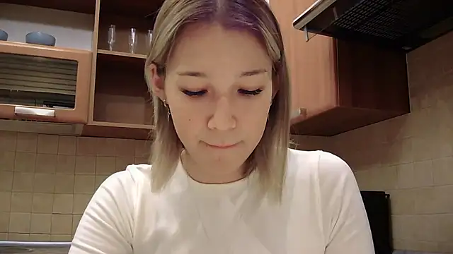 Snapshot of lilXdomiii chatting on 04/18/26, 04:20 lilXdomiii online show from 04/18/26, 04:20
