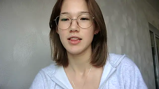 Snapshot of lilXdomiii chatting on 04/30/26, 10:33 lilXdomiii online show from 04/30/26, 10:33